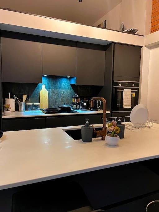 Cityzenretreat - Mezzanine Apartment Sleeps 4 Sheffield City Centre Buitenkant foto