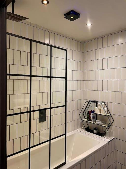 Cityzenretreat - Mezzanine Apartment Sleeps 4 Sheffield City Centre Buitenkant foto