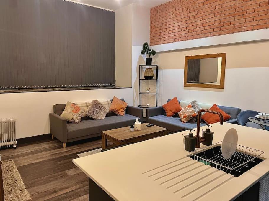 Cityzenretreat - Mezzanine Apartment Sleeps 4 Sheffield City Centre Buitenkant foto